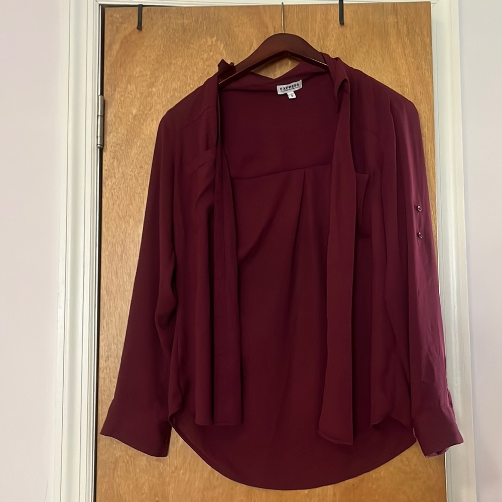 Flowy ,can be worn as a 3 quarter sleeve or full sleeve, button down